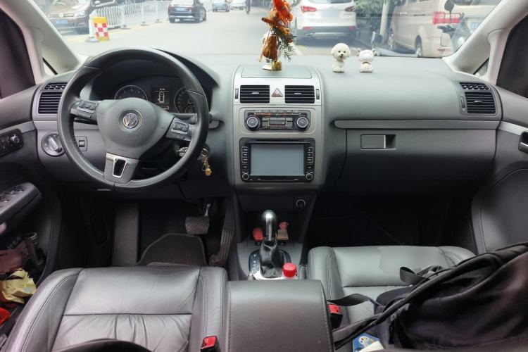 Used Volkswagen Touran 2013 1.4T DSG Smart Edition 5-seater Center Console