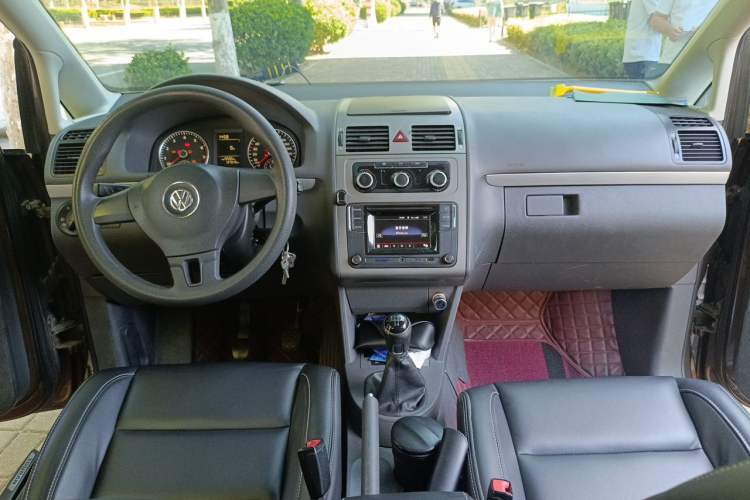 Used Volkswagen Touran 2013 1.4T Manual Fashion Edition 5 Seats Center Console
