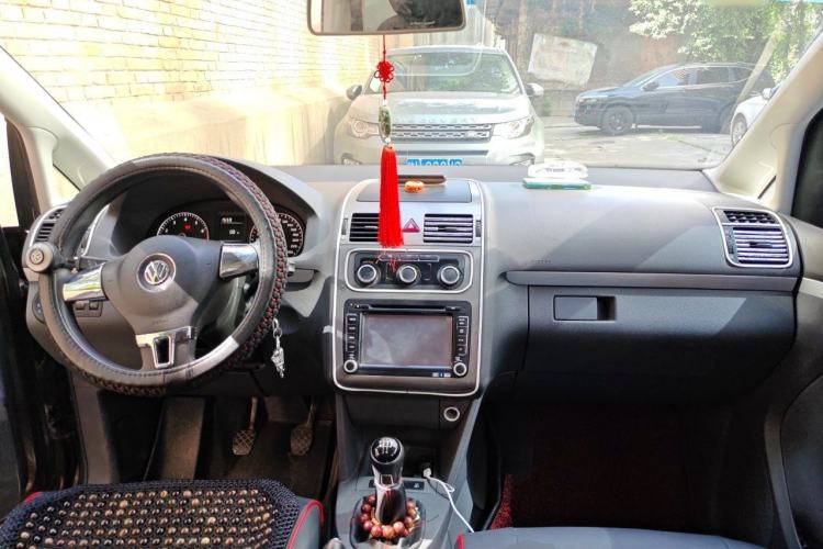 Used Volkswagen Touran 2013 1.4T Manual Fashion Edition 5 Seats Center Console