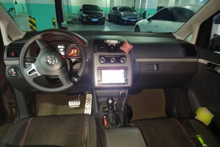 Used Volkswagen Touran 2013 1.4T DSG Comfort Edition 5-Seater Center Console