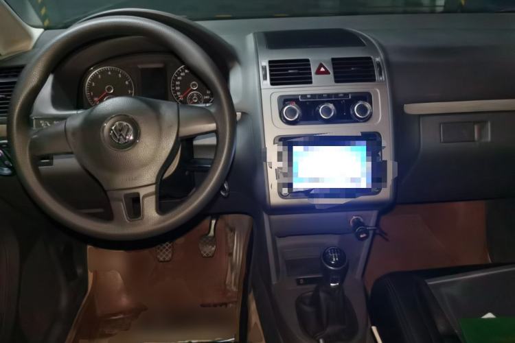 Used Volkswagen Touran 2013 1.4T Manual Fashion Edition 5 Seats Center Console