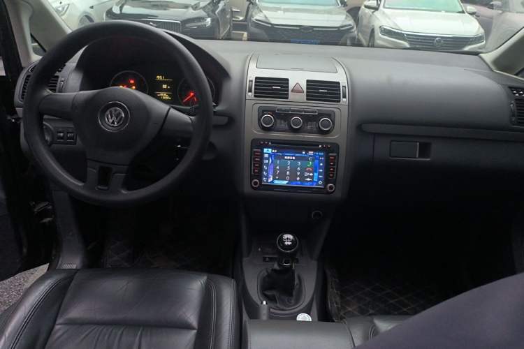 Used Volkswagen Touran 2013 1.4T Manual Comfort Edition 5-Seater Center Console