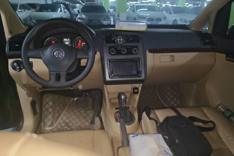 Used Volkswagen Touran 2013 1.4T DSG Comfort Edition 5-Seater Center Console