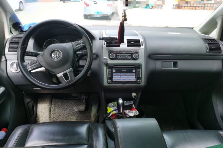 Used Volkswagen Touran 2013 1.4T DSG Crystal Edition 5-Seater Center Console