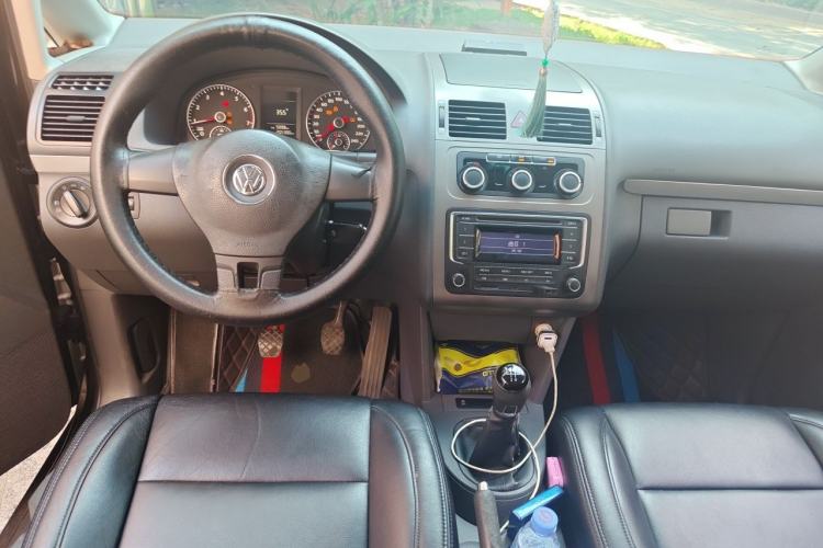 Used Volkswagen Touran 2013 1.4T Manual Fashion Edition 5 Seats Center Console