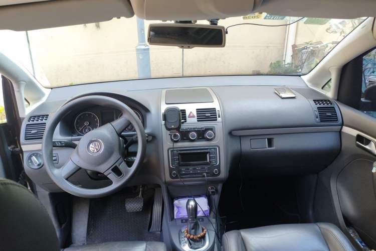 Used Volkswagen Touran 2013 1.4T DSG Comfort Edition 5-Seater Center Console