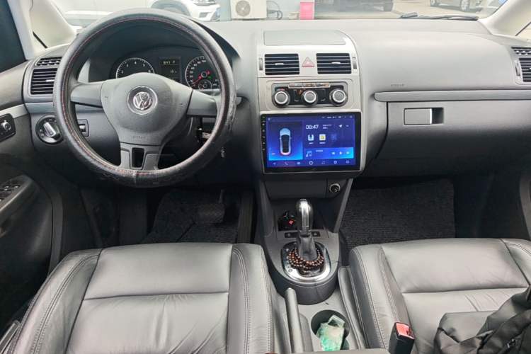Used Volkswagen Touran 2013 1.4T DSG Comfort Edition 5-Seater Center Console