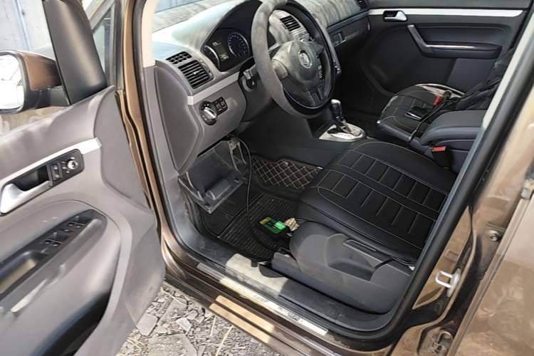 Used Volkswagen Touran 2013 1.4T DSG Comfort Edition 5-Seater Driver Seat