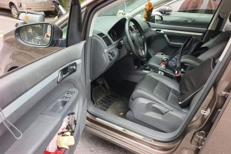 Used Volkswagen Touran 2013 1.4T DSG Smart Edition 5-seater Driver Seat