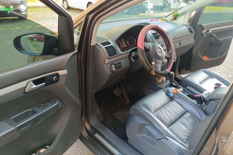 Used Volkswagen Touran 2013 1.4T DSG Brilliant Edition 7-Seater Driver Seat