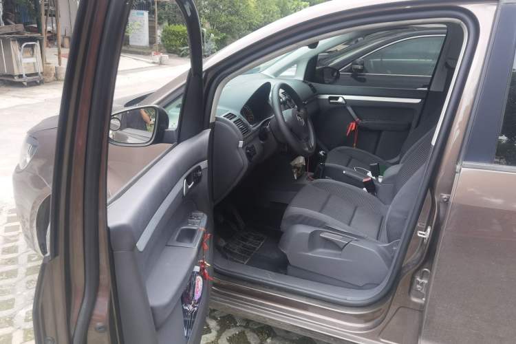 Used Volkswagen Touran 2013 1.4T Manual Fashion Edition 5 Seats Driver Seat