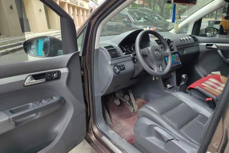 Used Volkswagen Touran 2013 1.4T Manual Comfort Edition 5-Seater Driver Seat