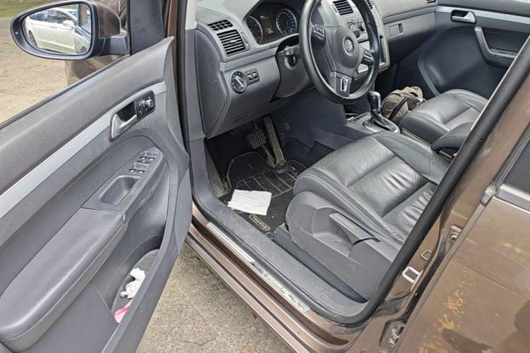 Used Volkswagen Touran 2013 1.4T DSG Comfort Edition 5-Seater Driver Seat