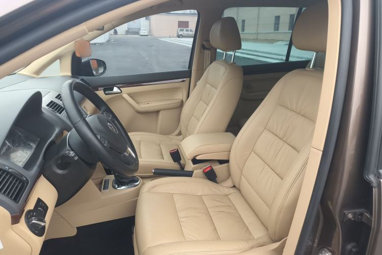 Used Volkswagen Touran 2013 1.4T DSG Brilliant Edition 7-Seater Driver Seat