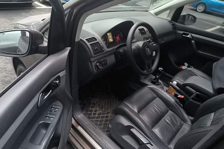 Used Volkswagen Touran 2013 1.4T Manual Comfort Edition 5-Seater Driver Seat
