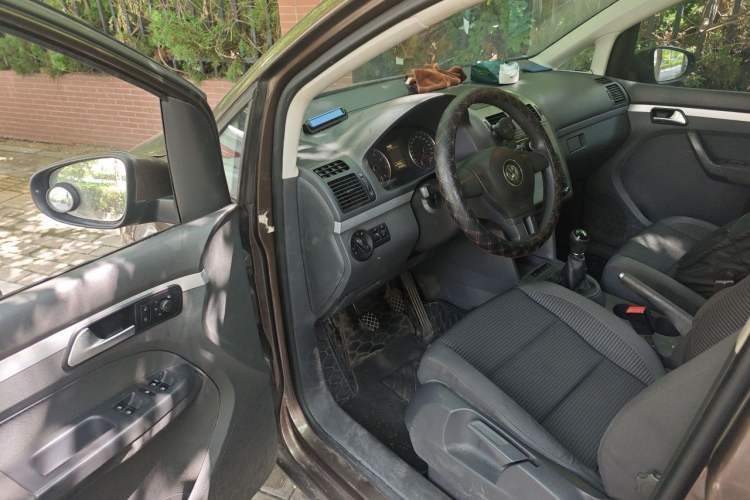 Used Volkswagen Touran 2013 1.4T Manual Fashion Edition 5 Seats Driver Seat