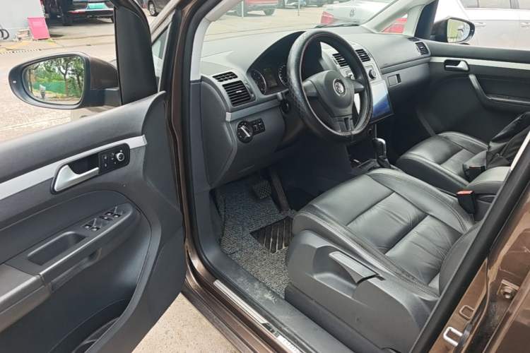 Used Volkswagen Touran 2013 1.4T DSG Comfort Edition 5-Seater Driver Seat