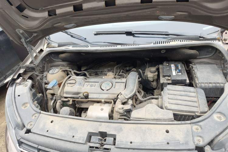 Used Volkswagen Touran 2013 1.4T Manual Fashion Edition 5 Seats Engine Bay
