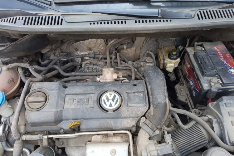Used Volkswagen Touran 2013 1.4T Manual Fashion Edition 5 Seats Engine Bay