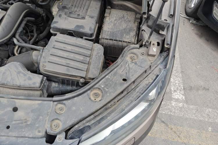 Used Volkswagen Touran 2013 1.4T DSG Crystal Edition 5-Seater Engine Bay Left