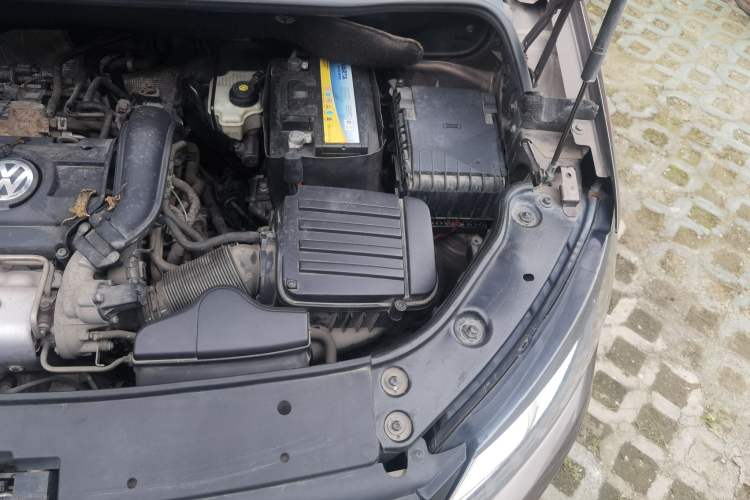 Used Volkswagen Touran 2013 1.4T Manual Fashion Edition 5 Seats Engine Bay Left