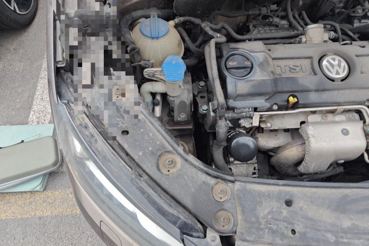 Used Volkswagen Touran 2013 1.4T DSG Crystal Edition 5-Seater Engine Bay Right