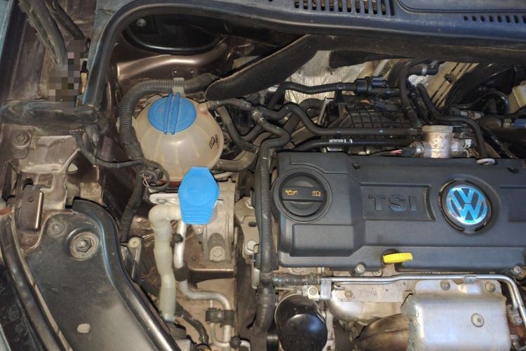 Used Volkswagen Touran 2013 1.4T Manual Comfort Edition 5-Seater Engine Bay Right