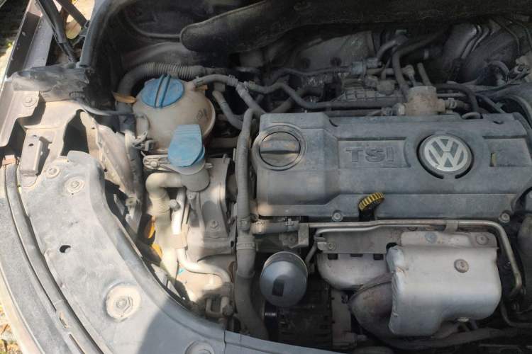 Used Volkswagen Touran 2013 1.4T Manual Comfort Edition 5-Seater Engine Bay Right