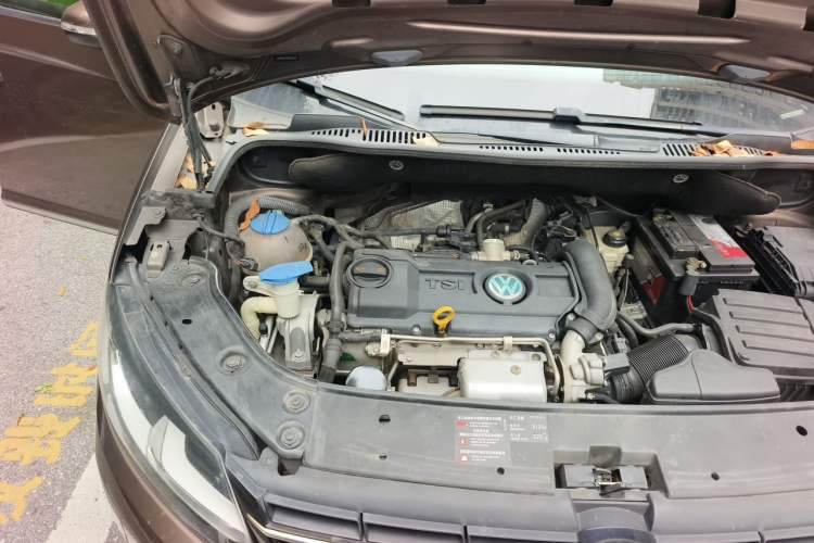 Used Volkswagen Touran 2013 1.4T DSG Smart Edition 5-seater Engine Bay Right