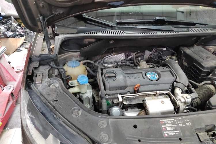 Used Volkswagen Touran 2013 1.4T DSG Smart Edition 5-seater Engine Bay Right