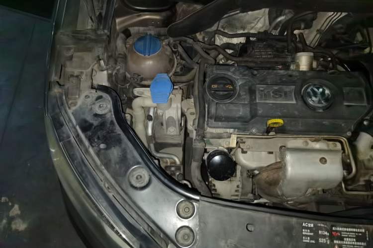 Used Volkswagen Touran 2013 1.4T DSG Comfort Edition 5-Seater Engine Bay Right