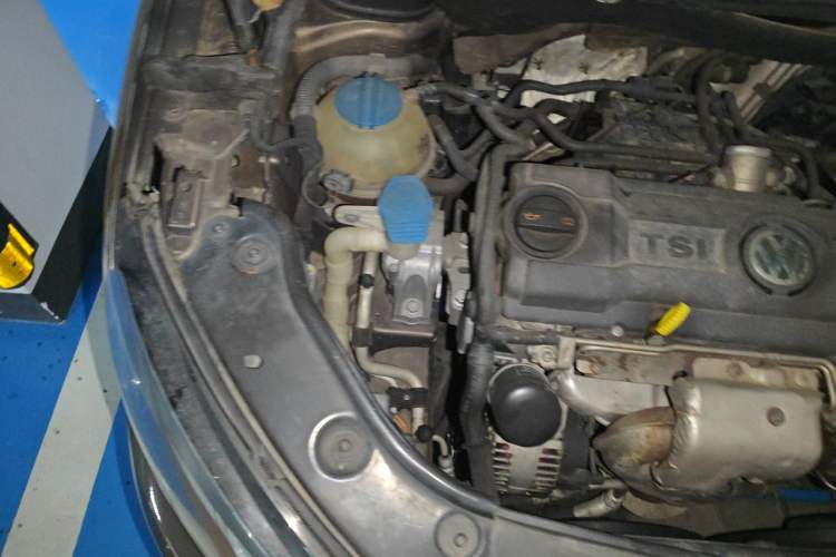 Used Volkswagen Touran 2013 1.4T DSG Comfort Edition 5-Seater Engine Bay Right