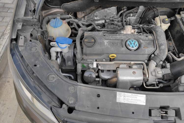 Used Volkswagen Touran 2013 1.4T Manual Fashion Edition 5 Seats Engine Bay Right