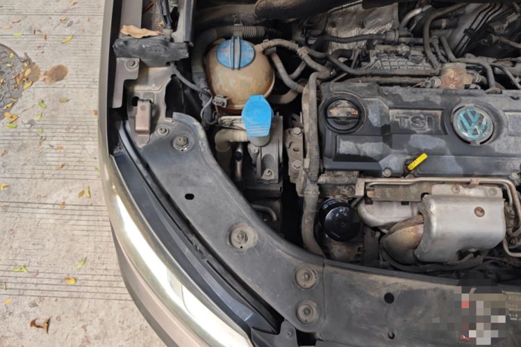Used Volkswagen Touran 2013 1.4T DSG Comfort Edition 5-Seater Engine Bay Right