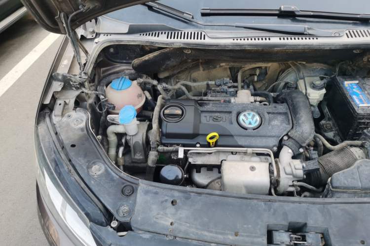Used Volkswagen Touran 2013 1.4T Manual Comfort Edition 5-Seater Engine Bay Right