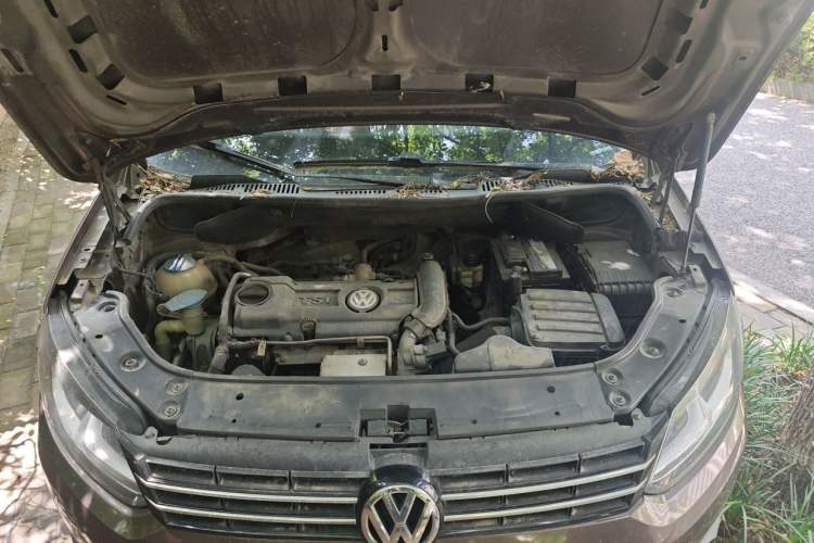 Used Volkswagen Touran 2013 1.4T Manual Fashion Edition 5 Seats Engine Bay