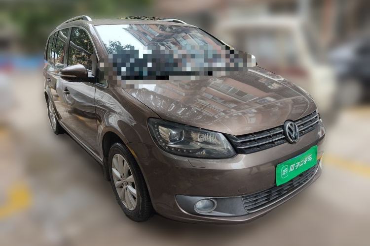 Used Volkswagen Touran 2013 1.4T DSG Crystal Edition 5-Seater Front Right 45 Deg