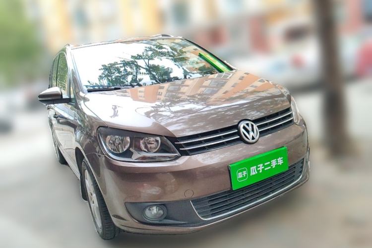 Used Volkswagen Touran 2013 1.4T DSG Comfort Edition 5-Seater Front Right 45 Deg