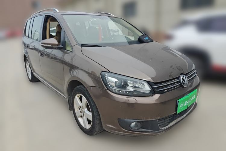 Used Volkswagen Touran 2013 1.4T DSG Comfort Edition 5-Seater Front Right 45 Deg