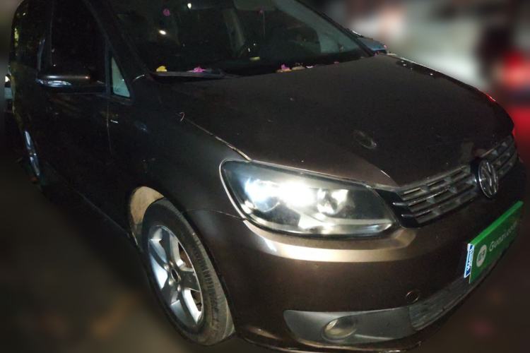 Used Volkswagen Touran 2013 1.4T DSG Comfort Edition 5-Seater Front Right 45 Deg