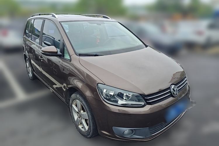 Used Volkswagen Touran 2013 1.4T DSG Comfort Edition 5-Seater Front Right 45 Deg