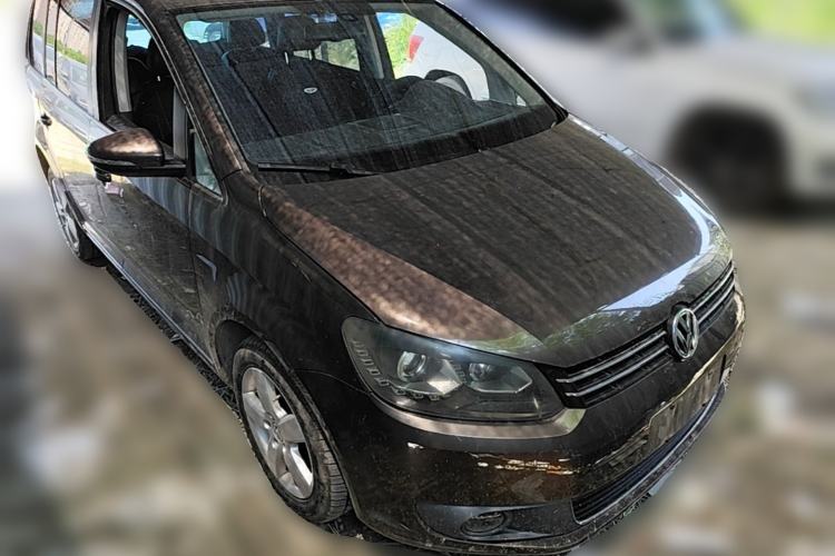 Used Volkswagen Touran 2013 1.4T DSG Comfort Edition 5-Seater Front Right 45 Deg
