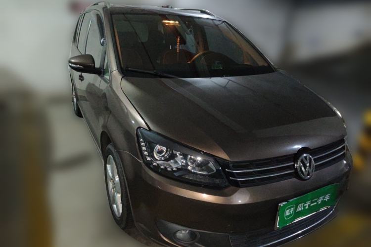 Used Volkswagen Touran 2013 1.4T DSG Comfort Edition 5-Seater Front Right 45 Deg