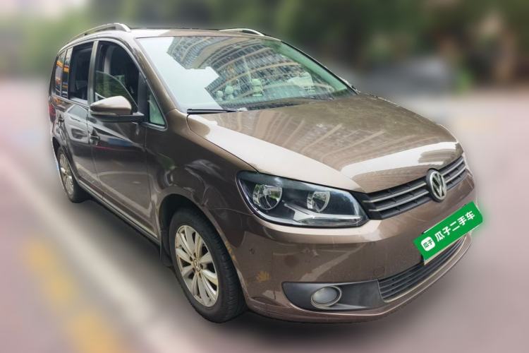 Used Volkswagen Touran 2013 1.4T DSG Smart Edition 5-seater Front Right 45 Deg