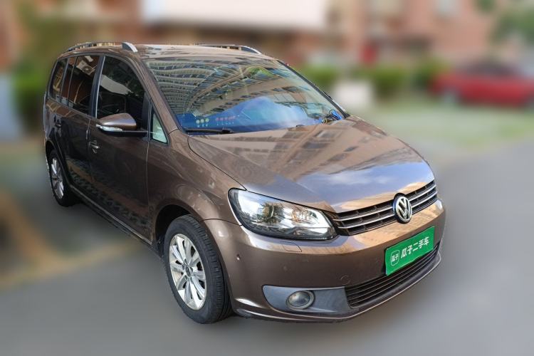 Used Volkswagen Touran 2013 1.4T DSG Brilliant Edition 7-Seater Front Right 45 Deg