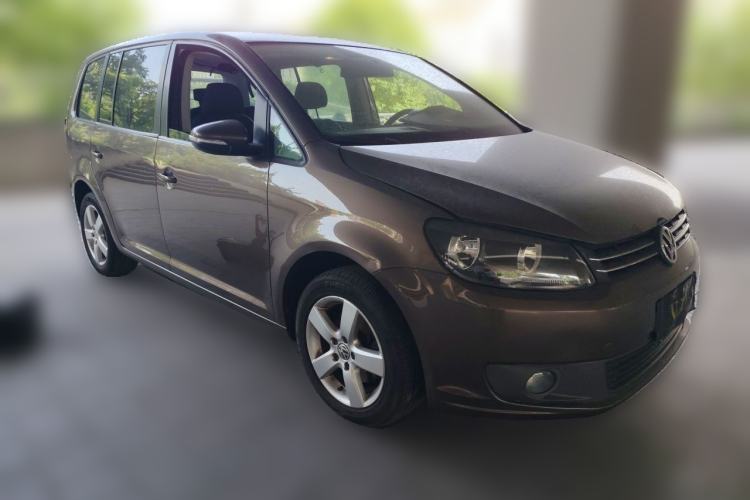 Used Volkswagen Touran 2013 1.4T Manual Fashion Edition 5 Seats Front Right 45 Deg