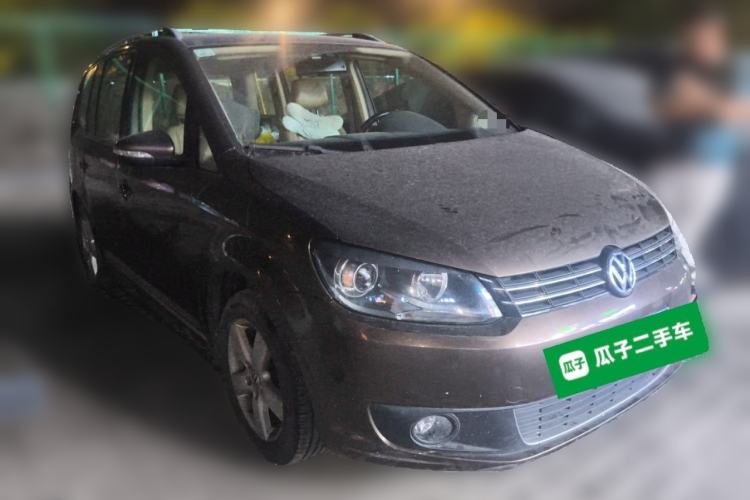 Used Volkswagen Touran 2013 1.4T DSG Comfort Edition 5-Seater Front Right 45 Deg