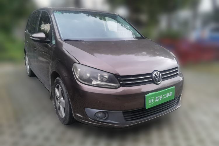 Used Volkswagen Touran 2013 1.4T Manual Fashion Edition 5 Seats Front Right 45 Deg
