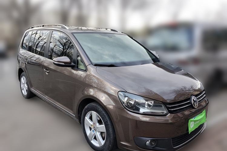 Used Volkswagen Touran 2013 1.4T DSG Comfort Edition 5-Seater Front Right 45 Deg