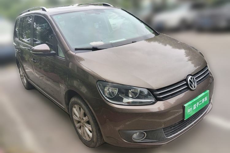Used Volkswagen Touran 2013 1.4T DSG Smart Edition 7-Seater Front Right 45 Deg